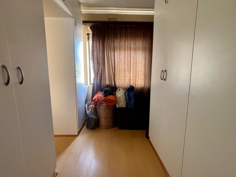 2 Bedroom Property for Sale in Goodwood Central Western Cape